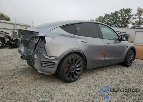 2024 Tesla Model Y из США, поврежденный, VIN 7SAYGDEF2RF155380